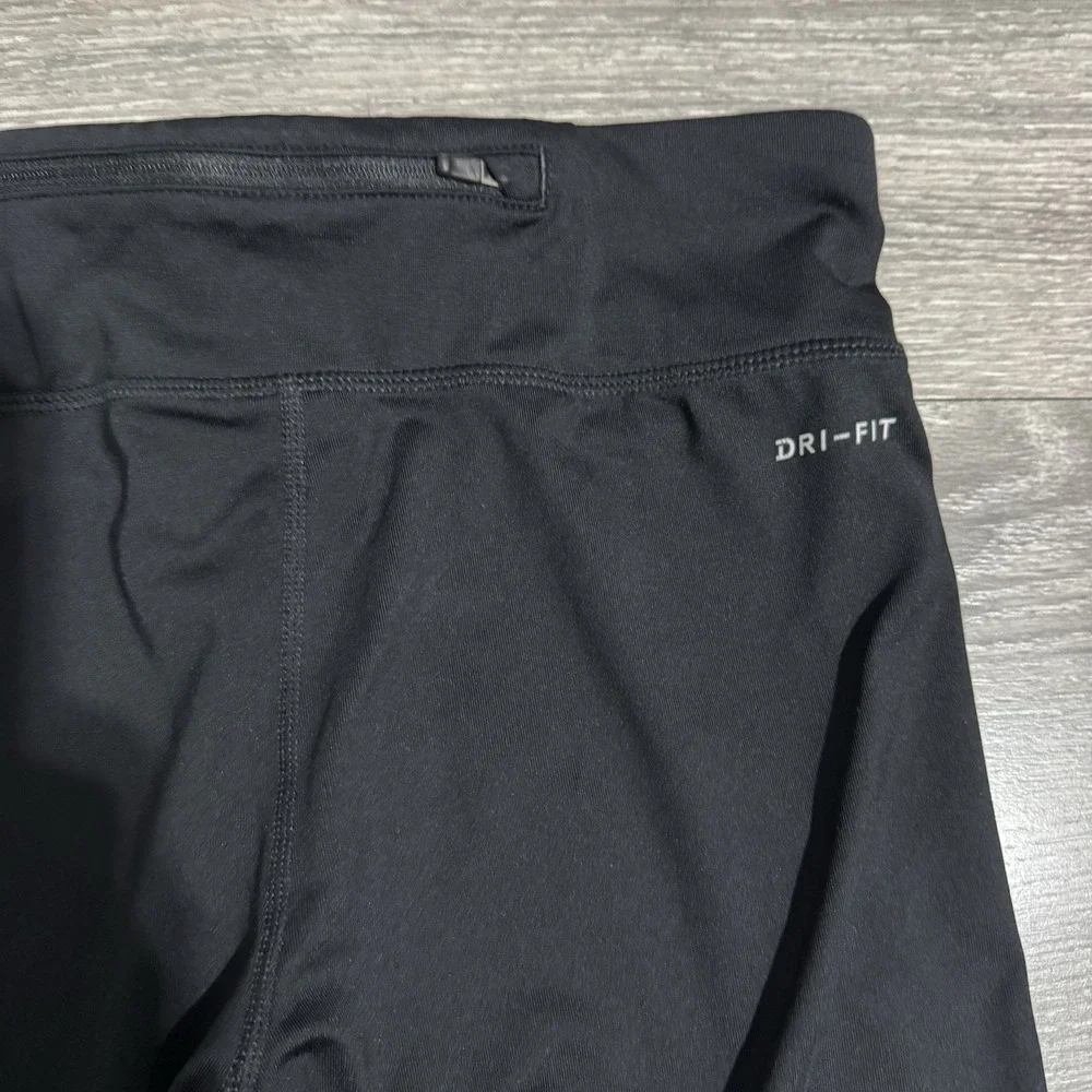 Nike Dri Fit‎ Size Medium Cropped Stretchy Leggings Womens Athletic Drawnstring